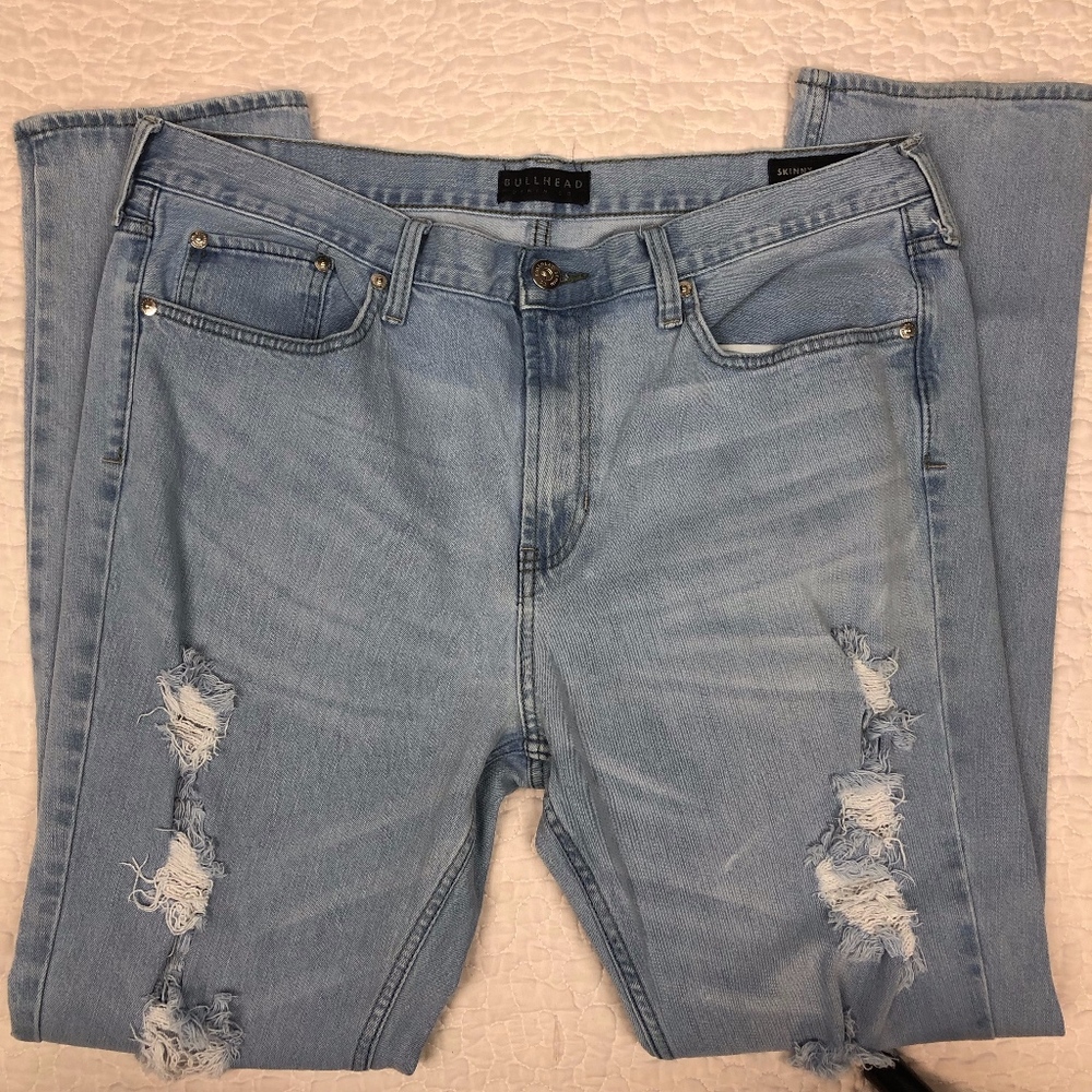 Bullhead Light Wash Distressed Jeans